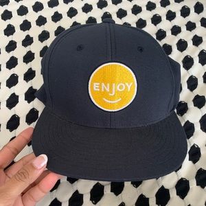 Navy Fitted Baseball Hat. size small to medium.